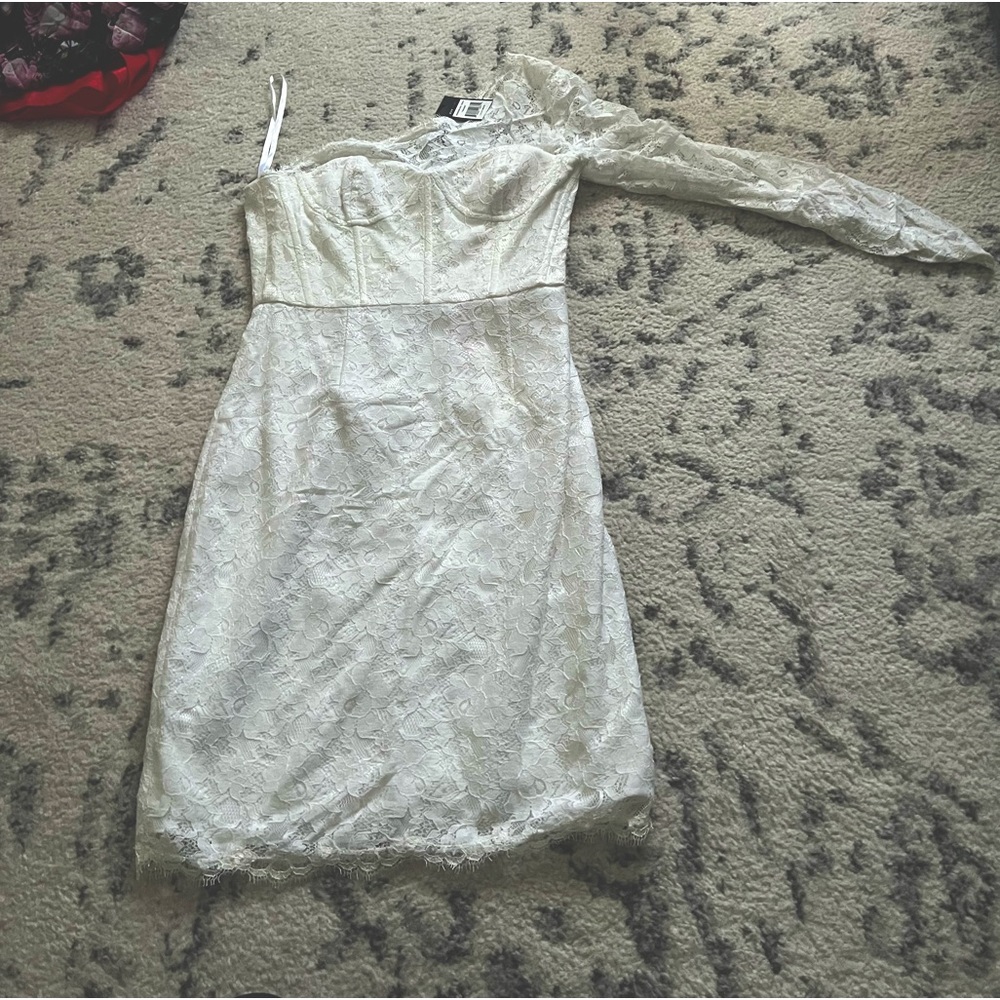 BCBG white lace zip up dress size 6